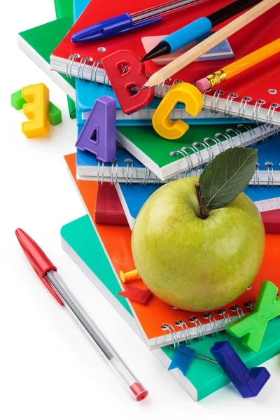 Schoolbenodigdheden Groene Appel Geïsoleerd Witte Achtergrond — Stockfoto