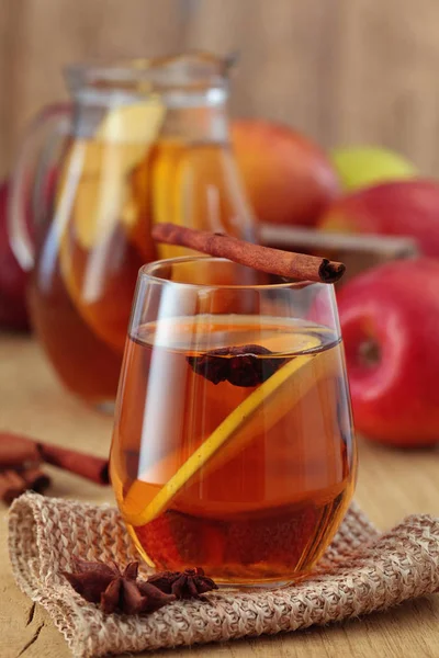 Cóctel Sidra Manzana Con Canela Rodajas Manzana —  Fotos de Stock