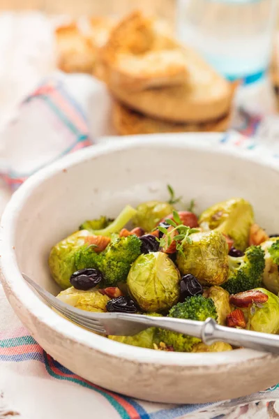 Brotes de Bruselas al horno . —  Fotos de Stock