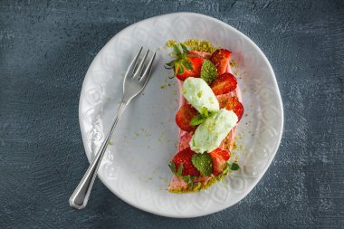 Naneli Çilekli Tatlı.