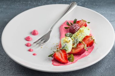 Naneli Çilekli Tatlı.