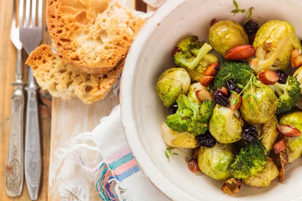 Rosenkohl gebacken. — Stockfoto