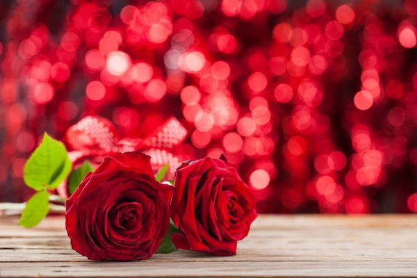 Dwie czerwone róże. — Zdjęcie stockowe