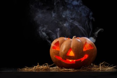 Cadılar Bayramı Balkabağı dumanlı.