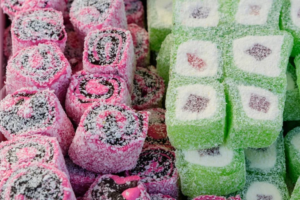 Σωρός Από Μικτά Κομμάτια Τούρκικης Απόλαυσης Γλυκά Γεύση Φιστίκι Φράουλα — Φωτογραφία Αρχείου