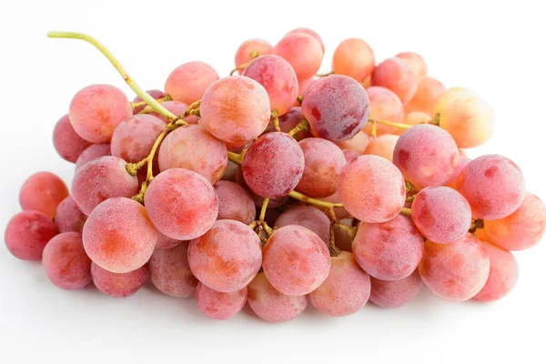 白い背景に単離された熟した有機赤ピンクのブドウの1束 おいしい健康食品のソフトフォーカスとトップビュー — ストック写真