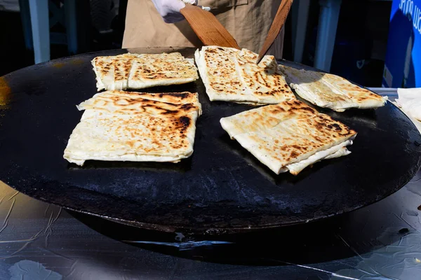 Prato Turco Tradicional Chamado Gozleme Feito Pão Liso Recheado Com — Fotografia de Stock