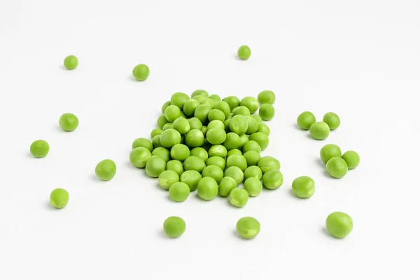 Peas Isolated White Randomly Displayed Side View Space Text — Stock Photo, Image