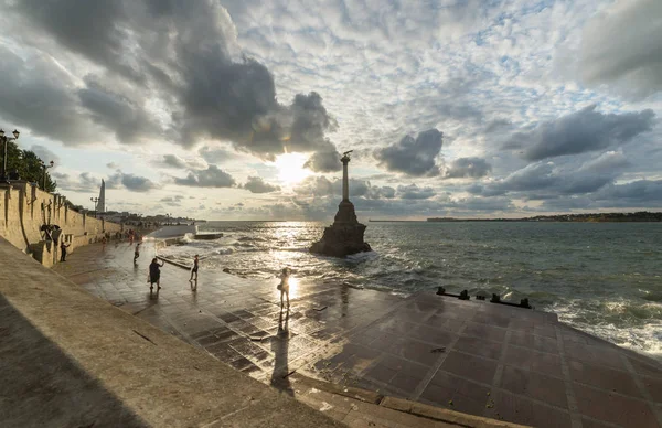 Kırım 'da fırtına sivastopol. Batık gemilerin anıtı