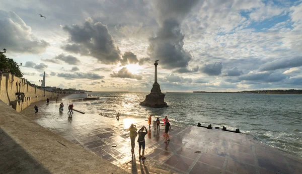 Kırım 'da fırtına sivastopol. Batık gemilerin anıtı