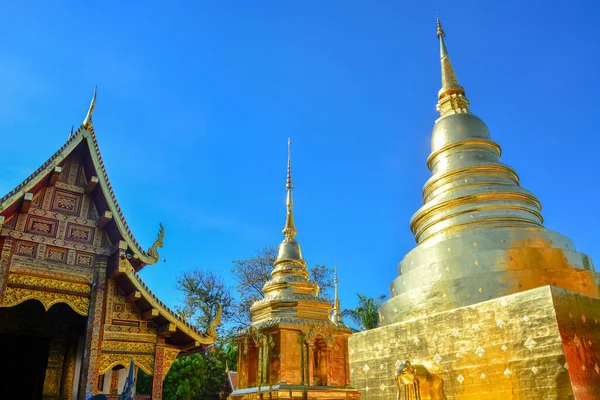 Złota Świątynia Buddyjska Błyszcząca Złota Pagoda Drewniany Kościół Wat Pra — Zdjęcie stockowe