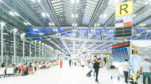 Abstracte Wazige Menigte Van Vliegtuigpassagiers Een Vertrekhal Internationale Luchthaven — Stockfoto