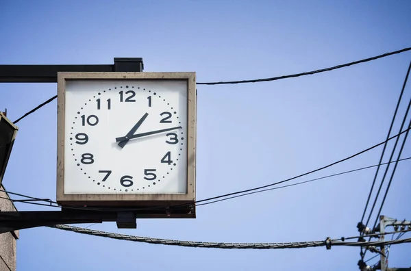 Primer Plano Reloj Analógico Vintage Cuadrado Poste Metal Negro Con — Foto de Stock