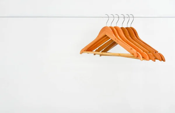 Row Empty Wooden Hanger White Metal Clothes Rack White Background — Stock Photo, Image