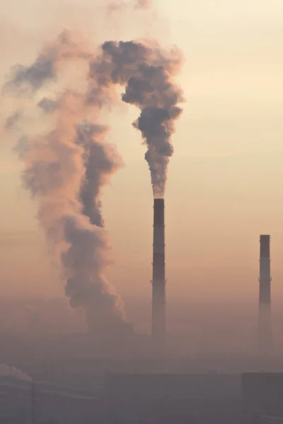 Duman borudan, sanayi kirletici ağır gelir