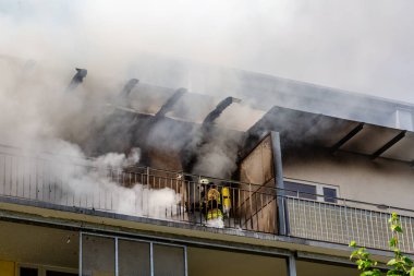 Berlin, 08.06.2018. İtfaiye Departmanı evdeki yangını söndürdü.