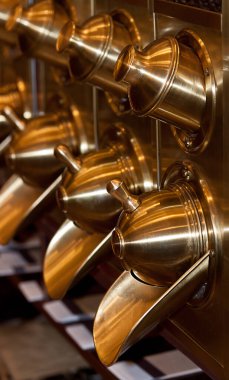 Kahve makinesinde kahve kabı.