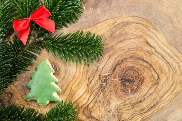 Noel arkaplanı dekorasyon ve köknar dalı