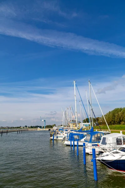 Liten Hamn Med Olika Båtar — Stockfoto