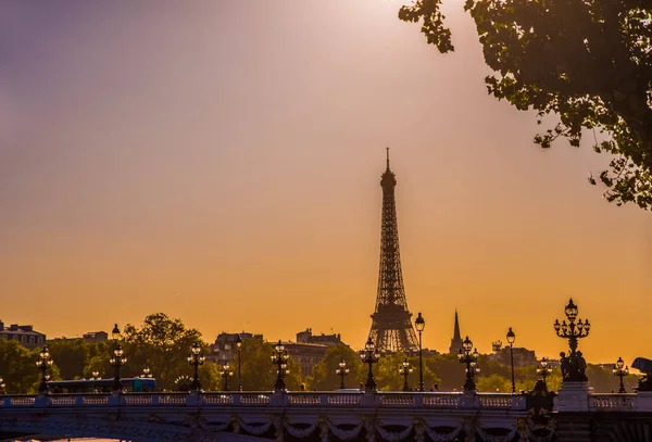 Paisaje Urbano Con Torre Eiffel Río Sena Atardecer Estilo Retro —  Fotos de Stock