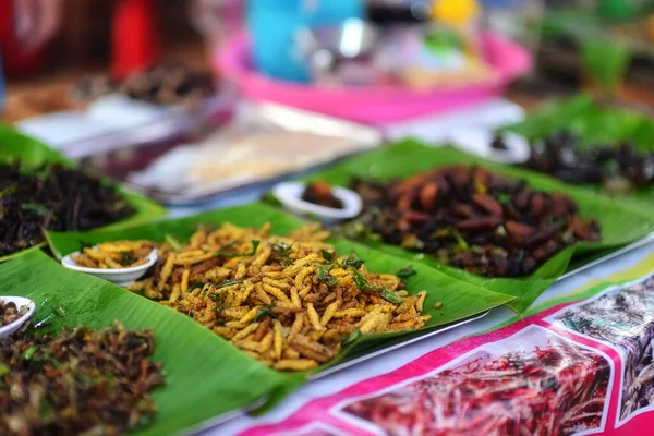 Жареные Личинки Тайском Рынке — стоковое фото
