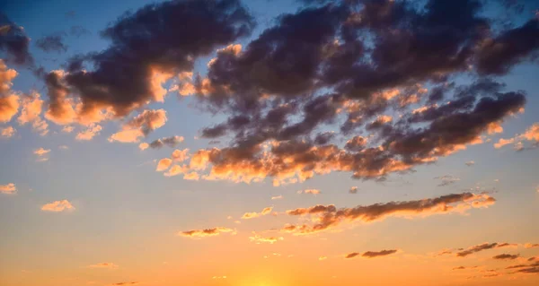 Natürlicher Hintergrund Des Schönen Sonnenuntergangs Himmel Mit Wolken — Stockfoto