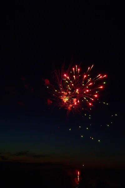 Feux Artifice Colorés Sur Fond Ciel Noir — Photo