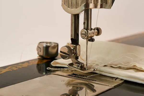 Швейная Машина Детали Белом Фоне — стоковое фото