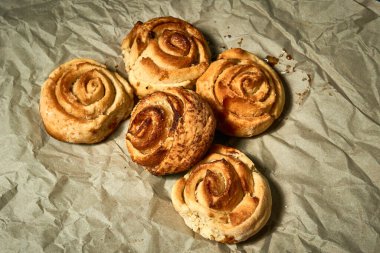 Taze ev yapımı çörekler, ev yapımı hamur işleri..