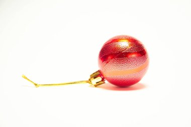 Beyaz arka planda kırmızı Noel balosu, Yeni Yıl, Noel oyuncakları, Noel, Noel