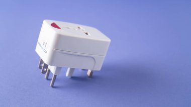  Çok uluslu seyahat adaptörü. Uluslararası buji adaptör kiti. Uluslararası çoklu seyahat dolgusu için evrensel adaptör
