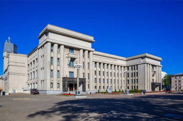 벨로루시 민스크 장교의 하늘에 기념물 2018 — 스톡 사진