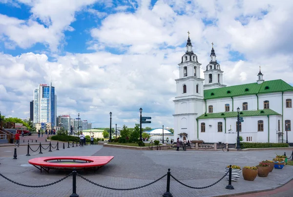 Minsk, Beyaz Rusya, 05/24/2018, kutsal ruh, gökyüzü bulutlu, editoryal karşı ana Ortodoks kilise katedral