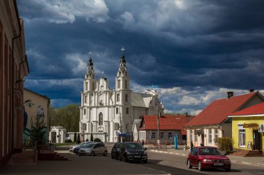 Ivenets, Beyaz Rusya, 04-22-2018, Volozhinsky bölgesi, kilise St. Michael Archangel, yazı işleri eski mimarisinde