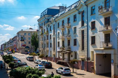 Minsk, Beyaz Rusya, 02-08-2018, Karl Marx Street, eski mimari şehrin bir parçası bir cadde, bir ulusal hazine tarihi merkezinde; üstten görünüm, editoria
