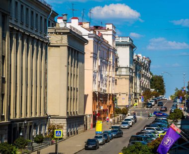 Minsk, Beyaz Rusya, 02-08-2018, Karl Marx Street, eski mimari şehrin bir parçası bir cadde, bir ulusal hazine tarihi merkezinde; üstten görünüm, editoria