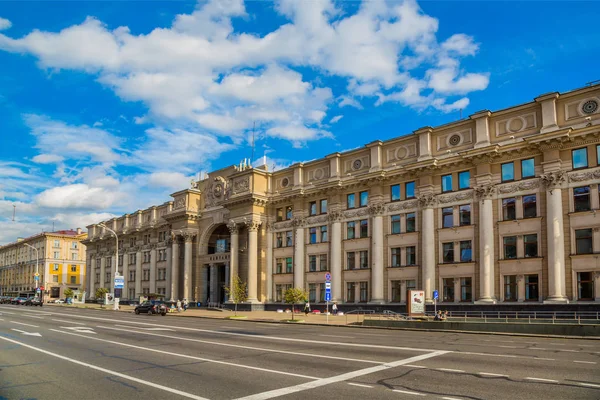 白俄罗斯明斯克 2018 位于独立大道的中央邮局大楼 白俄罗斯国家邮局 最美丽的公共机构之一 — 图库照片