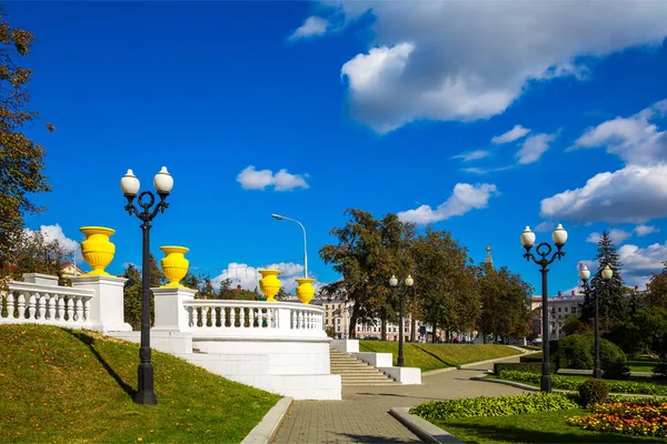 Minsk Bielorussia 2018 Architettura Piccole Forme Piazze Parchi Vecchia Architettura — Foto Stock