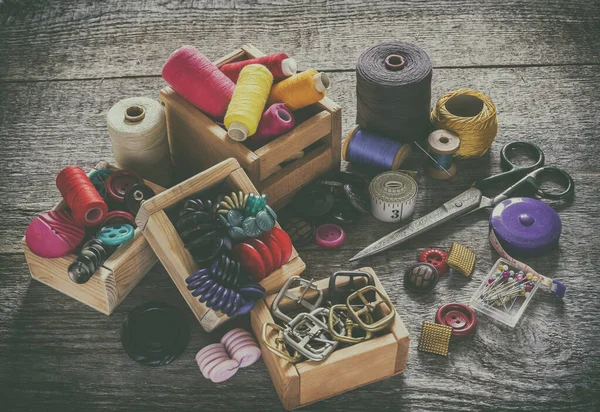 Een Set Voor Handwerk Oude Naaibenodigdheden Handnaaigereedschap Naaiaccessoires Voor Naaien — Stockfoto