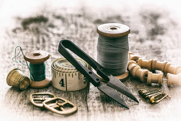 Kreativní Obraz Švadleny Stužkové Nářadí Náprstek Nůžky Pro Šití Starém — Stock fotografie