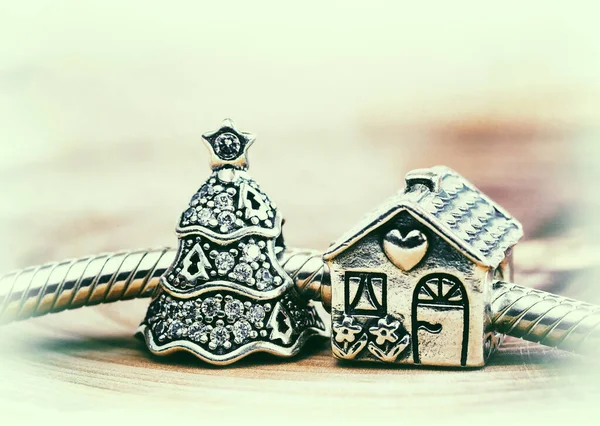 Pulsera Joyería Navidad Mujer Sobre Fondo Blanco Regalo Año Nuevo —  Fotos de Stock