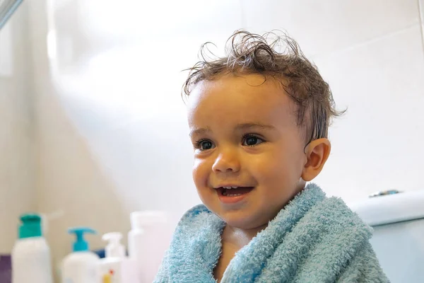 Child Playing Shower Bathroom — Stock Photo, Image