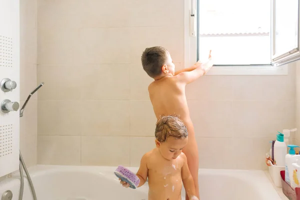 Two Kids Playing Bubble Bath — Stock Photo, Image