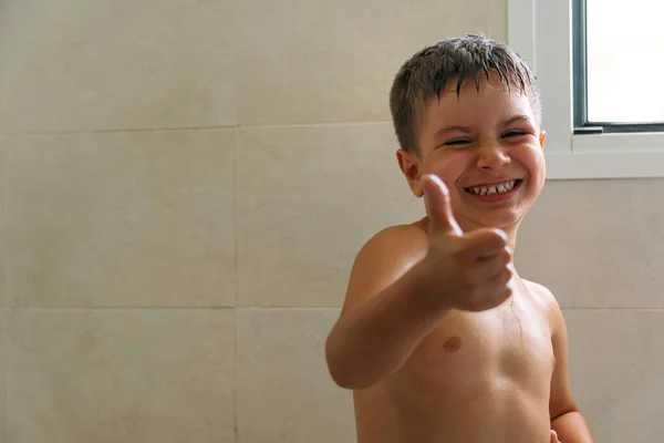 Child Playing Shower Bathroom — Stock Photo, Image
