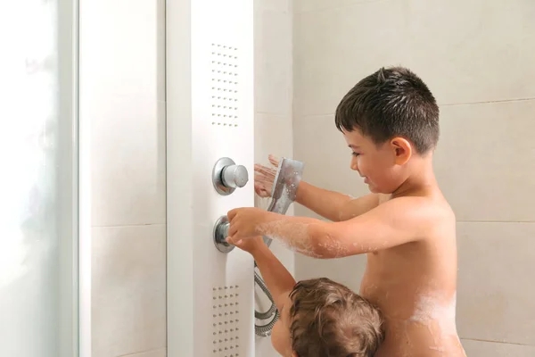 Two Kids Playing Bubble Bath — Stock Photo, Image