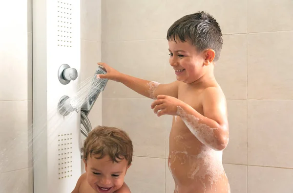 Two Kids Playing Bubble Bath — Stock Photo, Image