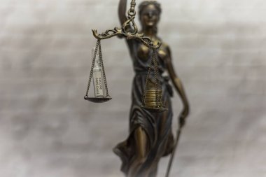 Sağlık ve ekonomi arasındaki çıkarları dengeleme kavramı.