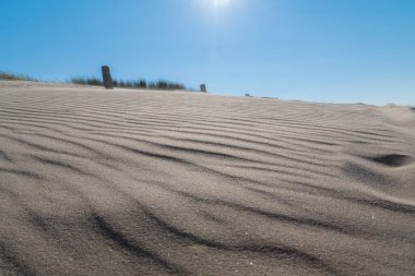 Kumsaldaki kum tepeleri