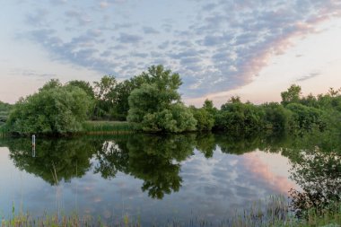 Nehirde güzel bir gün batımı