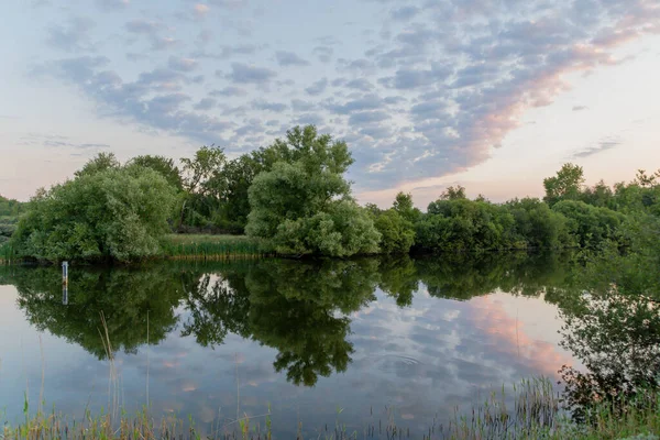 Nehirde güzel bir gün batımı